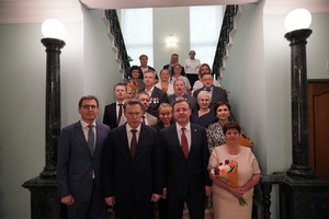 Глава Минздрава РФ и губернатор Самарской области вручили награды медикам региона