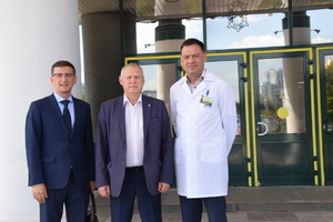 Министр здравоохранения Республики Алтай Валерий Анатольевич Елыкомов отметил работу Самарского онкодиспансера