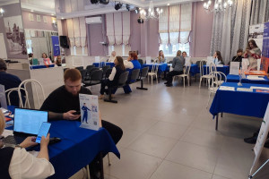 Самарский онкодиспансер принял участие в ярмарке вакансий для ветеранов СВО