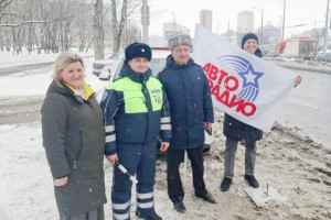 Цветы, шары и забота о здоровье: праздничная акция для автоледи